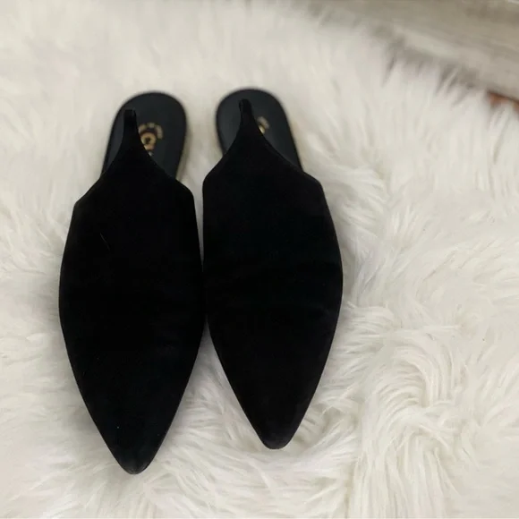 CHANEL Gold Heel — CC Logo Black Suede Mules - Picture 5 of 11